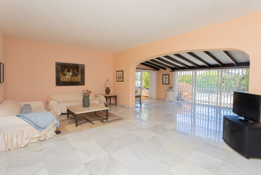 R5037583-Villa-For-Sale-Nueva-Andalucia-Detached-8-Beds-643-Built-6