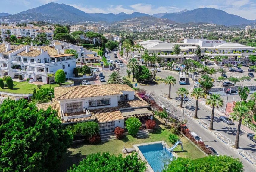 R5037583-Villa-For-Sale-Nueva-Andalucia-Detached-8-Beds-643-Built