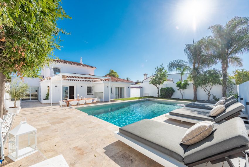 R5037682-Villa-For-Sale-Nueva-Andalucia-Detached-4-Beds-252-Built-1
