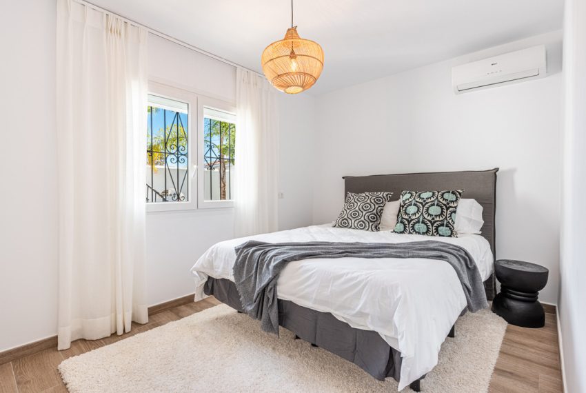 R5037682-Villa-For-Sale-Nueva-Andalucia-Detached-4-Beds-252-Built-8