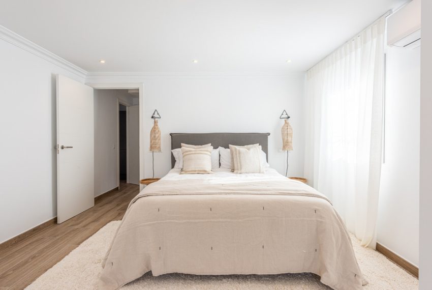 R5037682-Villa-For-Sale-Nueva-Andalucia-Detached-4-Beds-252-Built-9