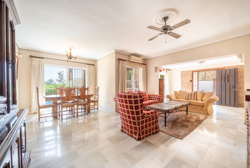 R5037820-Villa-For-Sale-El-Rosario-Detached-4-Beds-384-Built-2