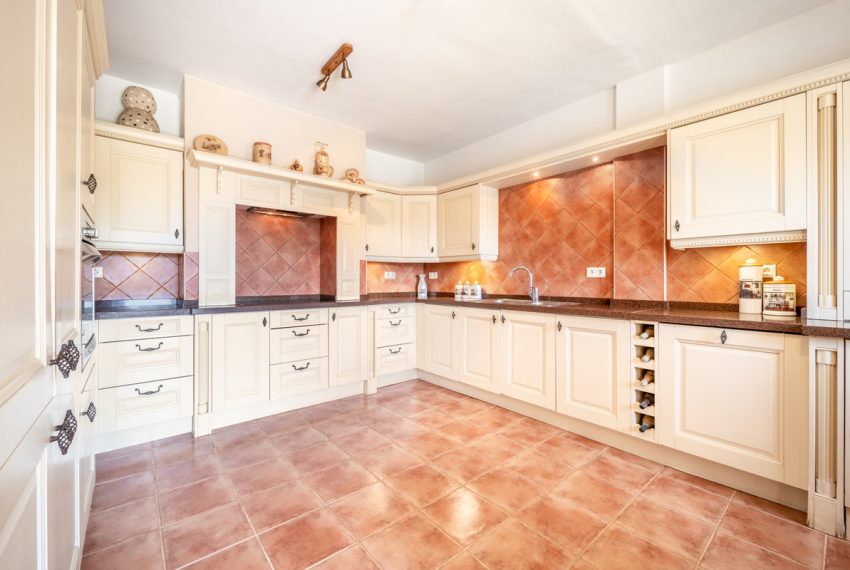 R5037820-Villa-For-Sale-El-Rosario-Detached-4-Beds-384-Built-3