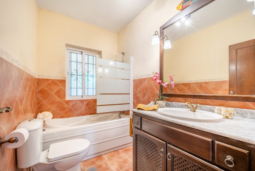R5037820-Villa-For-Sale-El-Rosario-Detached-4-Beds-384-Built-5