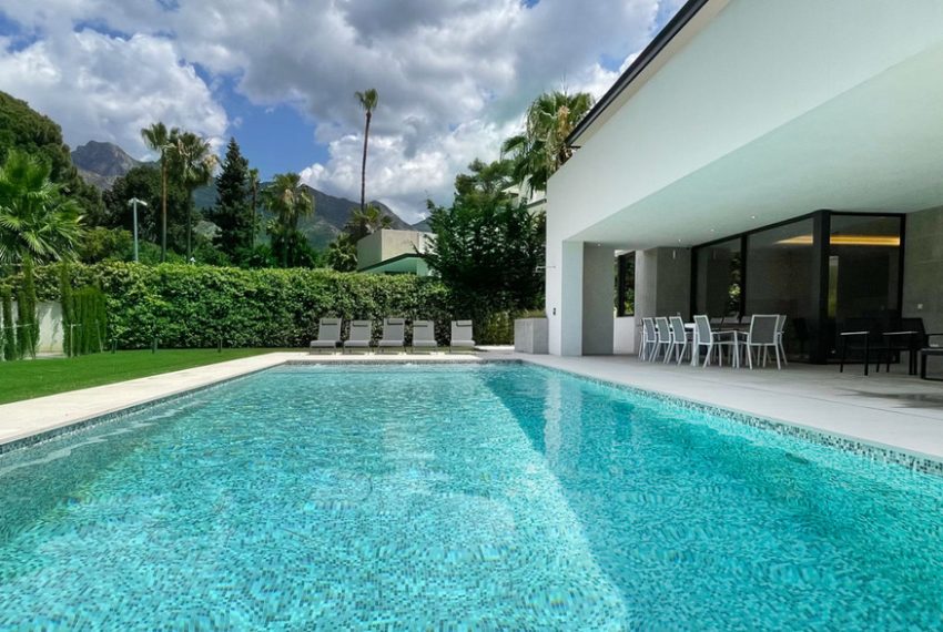 R5039080-Villa-For-Sale-The-Golden-Mile-Detached-5-Beds-668-Built-4