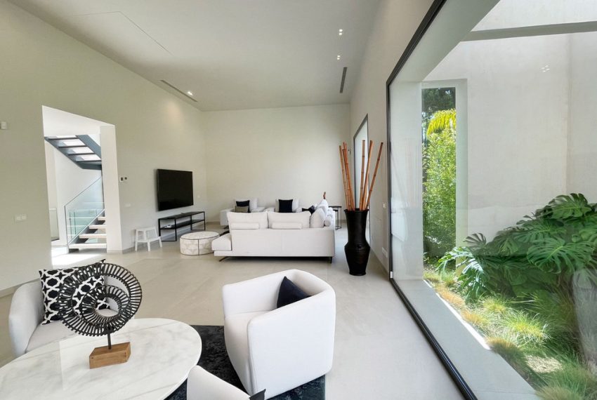 R5039080-Villa-For-Sale-The-Golden-Mile-Detached-5-Beds-668-Built-9