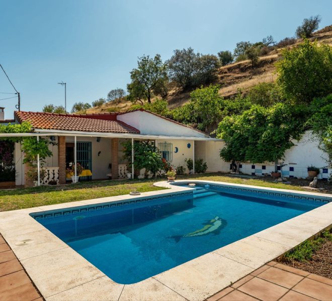 R5039101-Image 1-Detached - 3 Beds - 211 Built