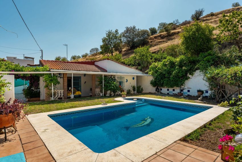R5039101-Villa-For-Sale-Coin-Detached-3-Beds-211-Built