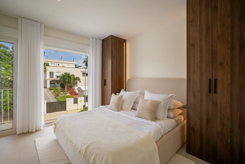 R5039422-Villa-For-Sale-Nueva-Andalucia-Semi-Detached-3-Beds-125-Built-18