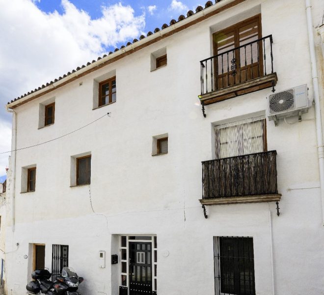 R5040073-Image 1-Terraced - 4 Beds - 342 Built