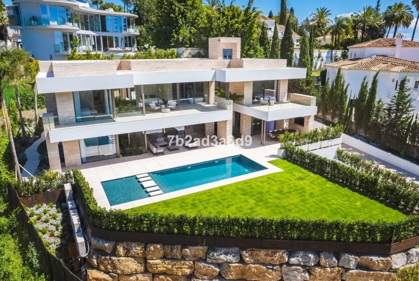 R5040205-Villa-For-Sale-El-Paraiso-Detached-5-Beds-919-Built-1