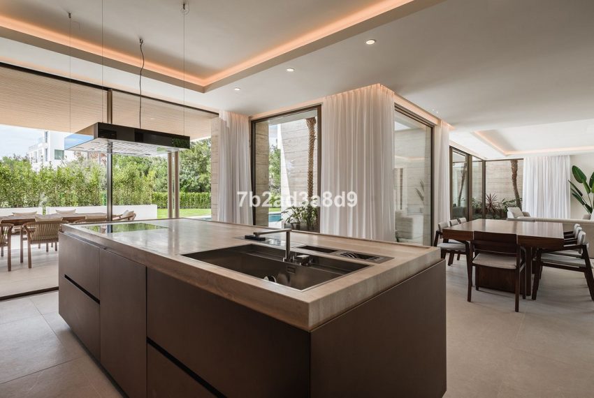 R5040205-Villa-For-Sale-El-Paraiso-Detached-5-Beds-919-Built-8