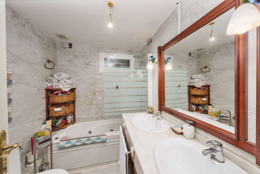 R5040226-Villa-For-Sale-Nagueles-Semi-Detached-3-Beds-181-Built-19