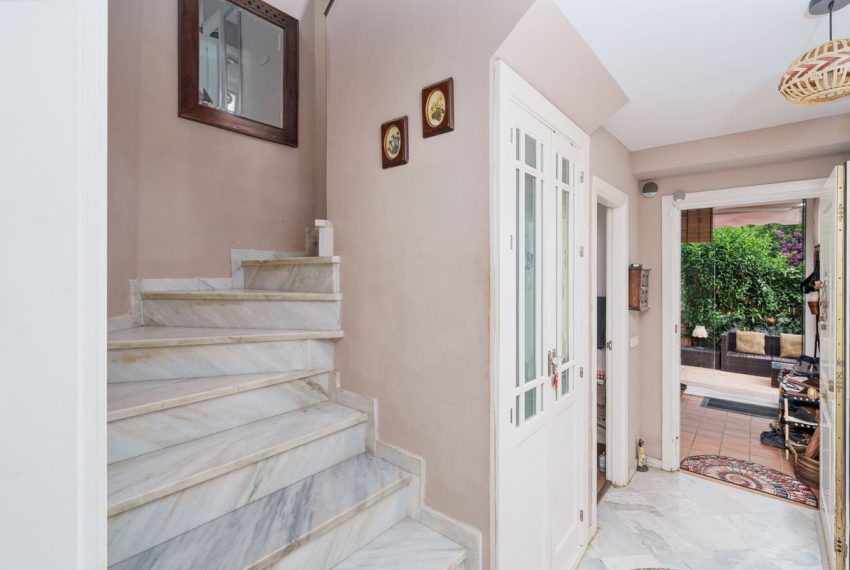R5040226-Villa-For-Sale-Nagueles-Semi-Detached-3-Beds-181-Built-9