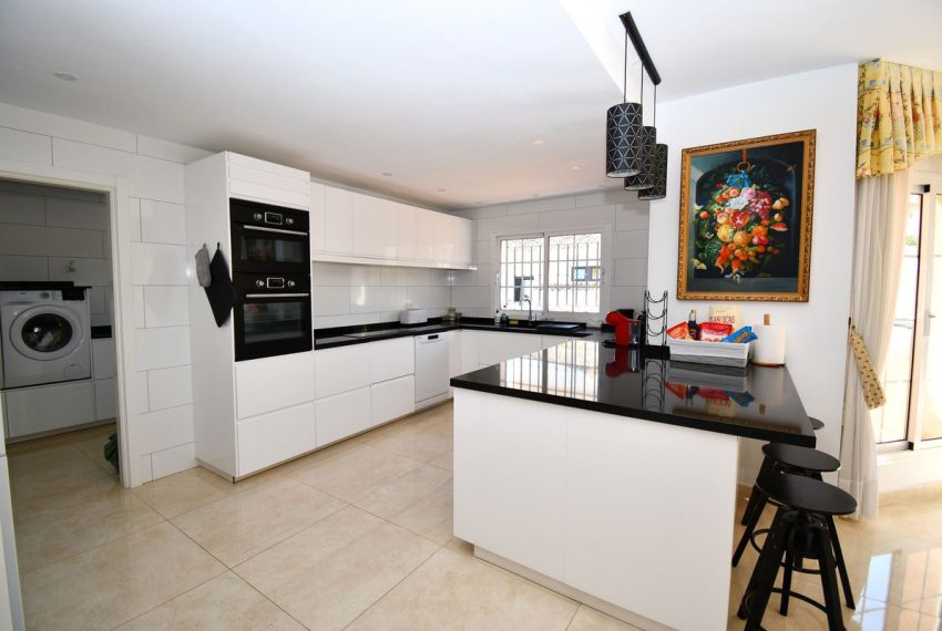 R5040988-Villa-For-Sale-Mijas-Golf-Detached-9-Beds-718-Built-2