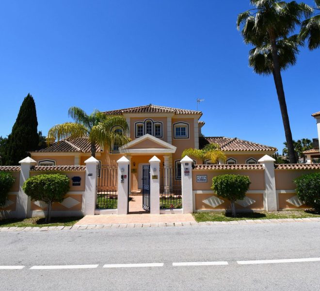 R5040988-Image 1-Detached - 9 Beds - 718 Built