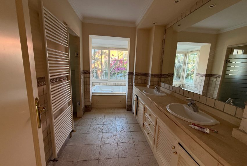 R5041108-Villa-For-Sale-Puerto-Banus-Detached-5-Beds-380-Built-4