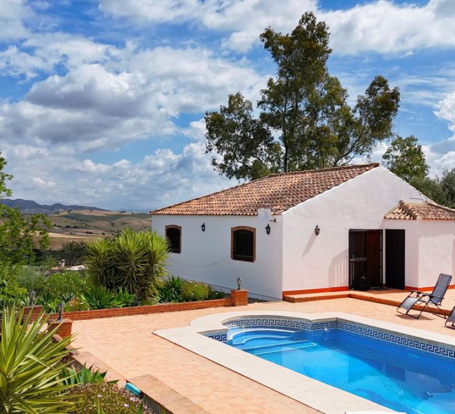 R5041183-Image 1-Detached - 4 Beds - 272 Built