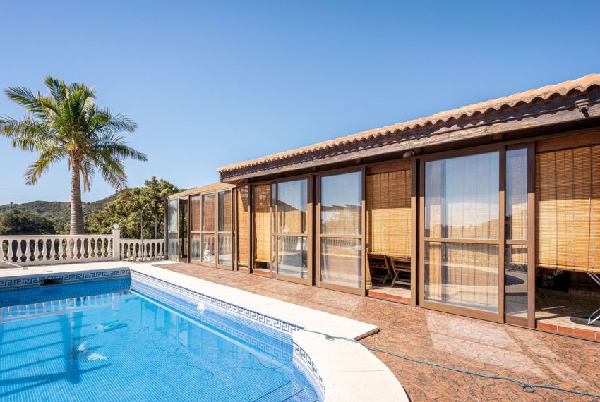 R5043898-Villa-For-Sale-Estepona-Finca-4-Beds-114-Built