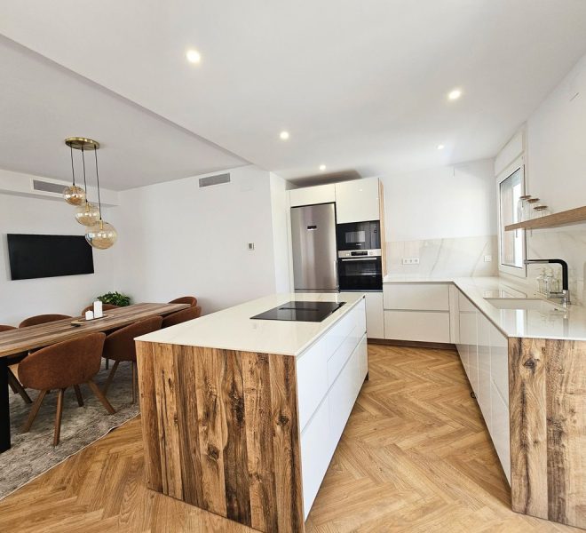 R5043916-Image 1-Detached - 5 Beds - 358 Built