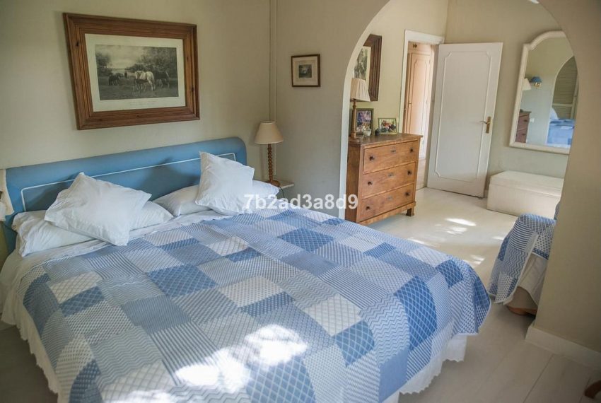 R5043934-Villa-For-Sale-Calahonda-Detached-8-Beds-720-Built-10