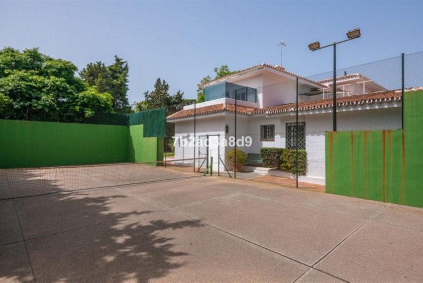 R5043934-Villa-For-Sale-Calahonda-Detached-8-Beds-720-Built-13