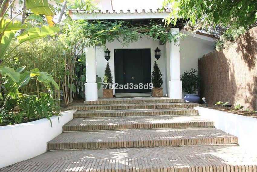 R5043934-Villa-For-Sale-Calahonda-Detached-8-Beds-720-Built-14