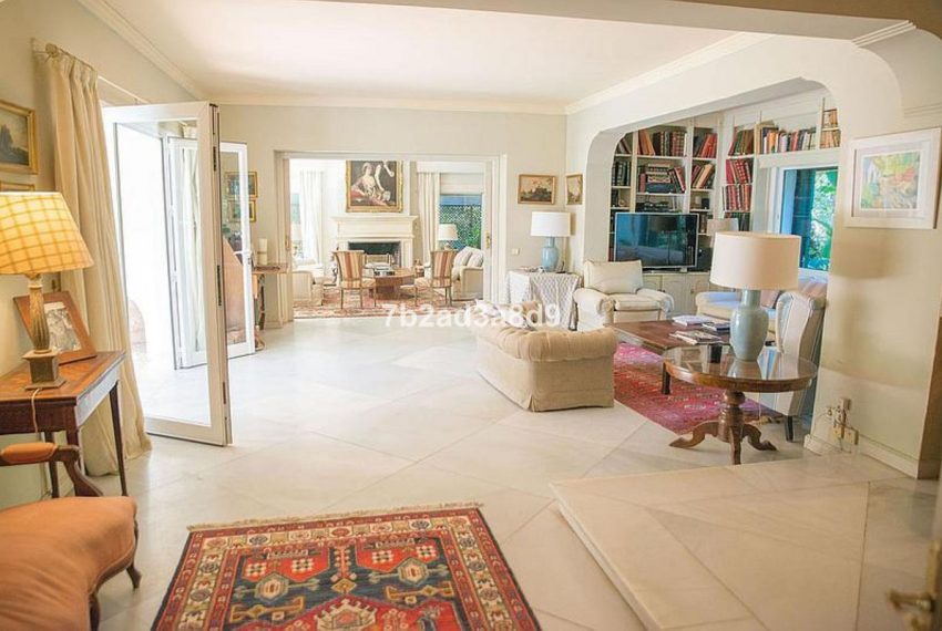 R5043934-Villa-For-Sale-Calahonda-Detached-8-Beds-720-Built-2
