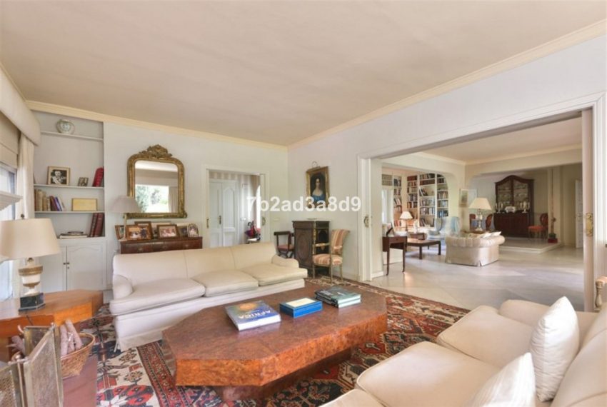 R5043934-Villa-For-Sale-Calahonda-Detached-8-Beds-720-Built-4