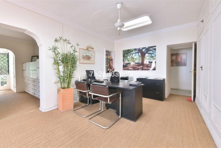 R5043934-Villa-For-Sale-Calahonda-Detached-8-Beds-720-Built-6