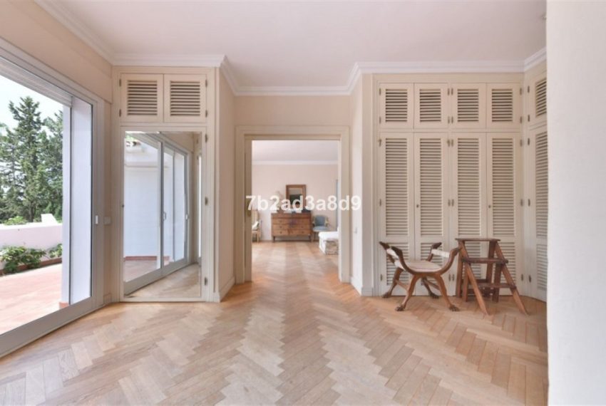 R5043934-Villa-For-Sale-Calahonda-Detached-8-Beds-720-Built-7