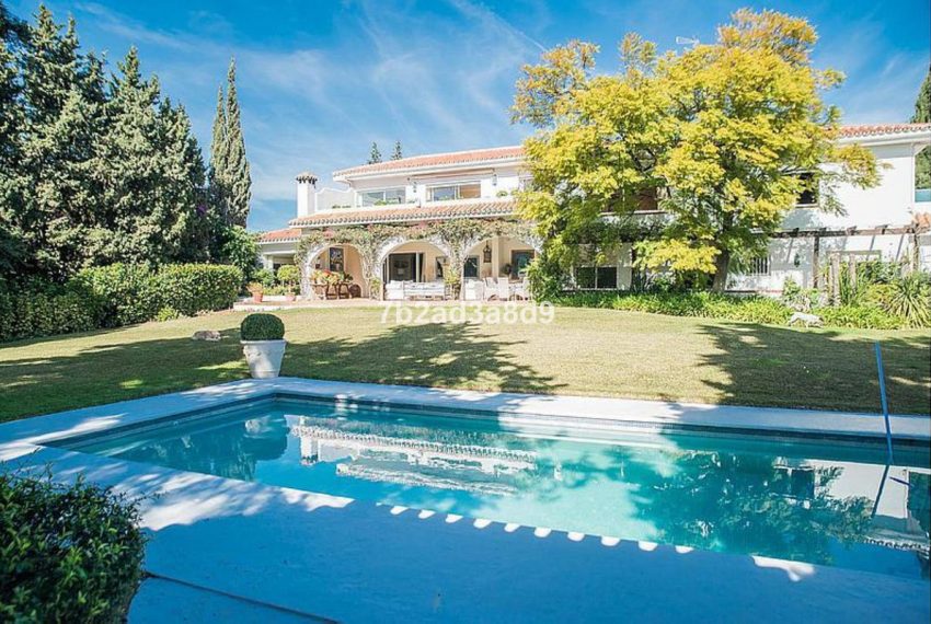 R5043934-Villa-For-Sale-Calahonda-Detached-8-Beds-720-Built