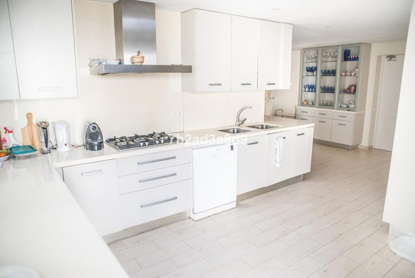 R5043934-Villa-For-Sale-Calahonda-Detached-8-Beds-720-Built-9