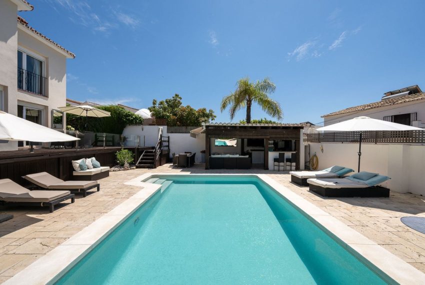 R5043997-Villa-For-Sale-Rio-Real-Detached-6-Beds-270-Built-11