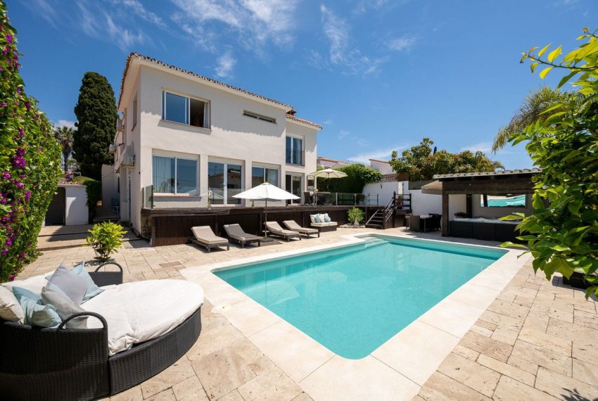 R5043997-Villa-For-Sale-Rio-Real-Detached-6-Beds-270-Built-15
