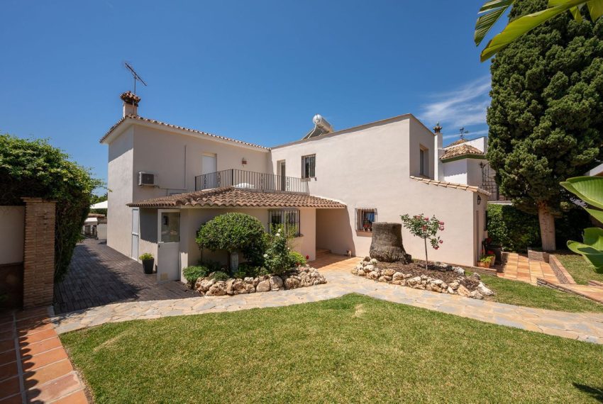 R5043997-Villa-For-Sale-Rio-Real-Detached-6-Beds-270-Built-17