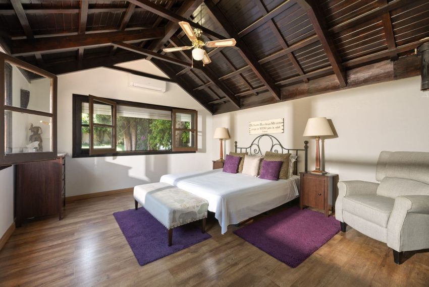 R5043997-Villa-For-Sale-Rio-Real-Detached-6-Beds-270-Built-4