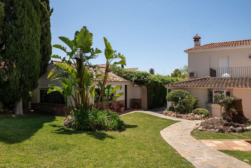 R5043997-Villa-For-Sale-Rio-Real-Detached-6-Beds-270-Built-5