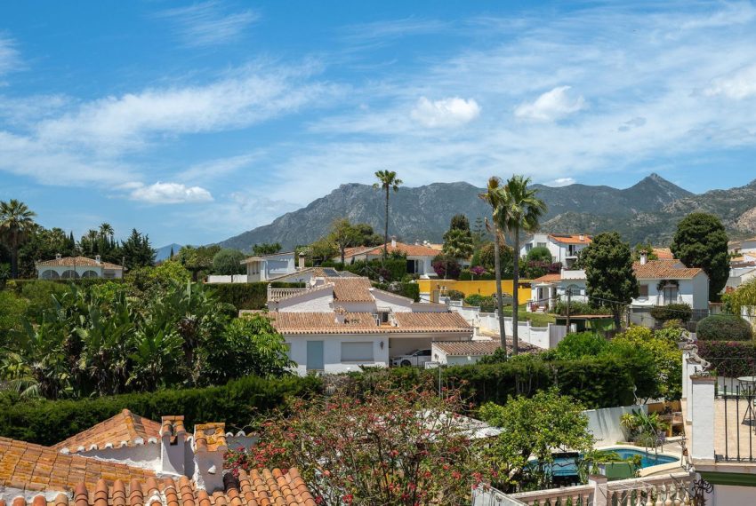 R5043997-Villa-For-Sale-Rio-Real-Detached-6-Beds-270-Built-6