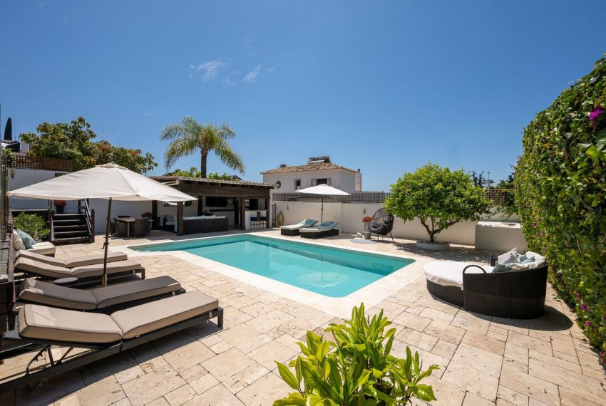 R5043997-Villa-For-Sale-Rio-Real-Detached-6-Beds-270-Built-7