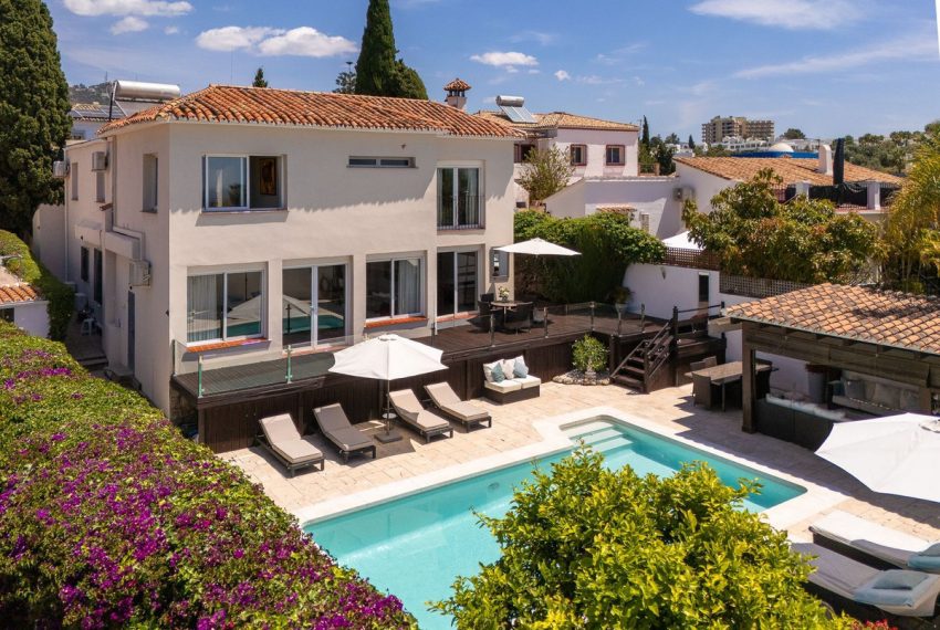 R5043997-Villa-For-Sale-Rio-Real-Detached-6-Beds-270-Built