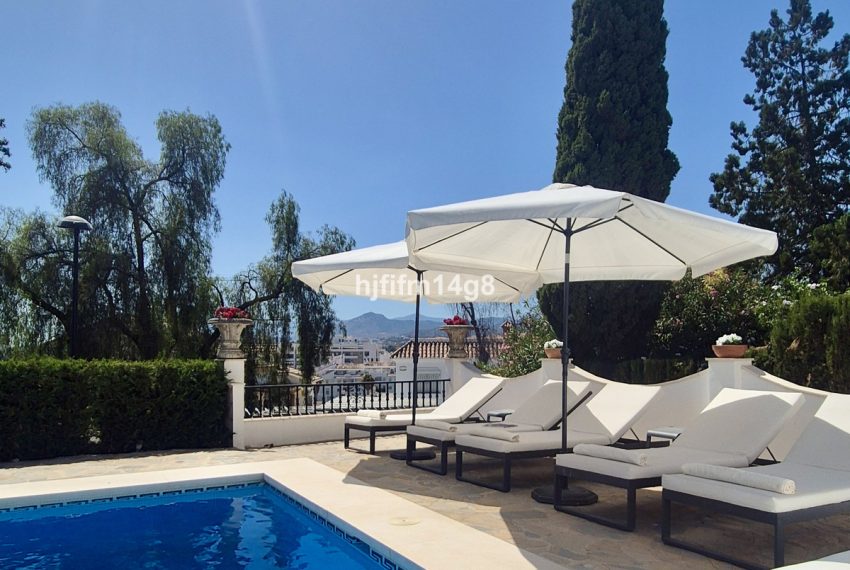 R5044105-Villa-For-Sale-La-Campana-Detached-3-Beds-359-Built-1
