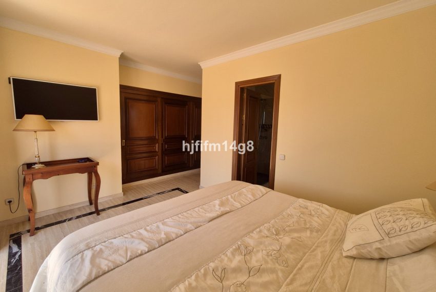R5044105-Villa-For-Sale-La-Campana-Detached-3-Beds-359-Built-10