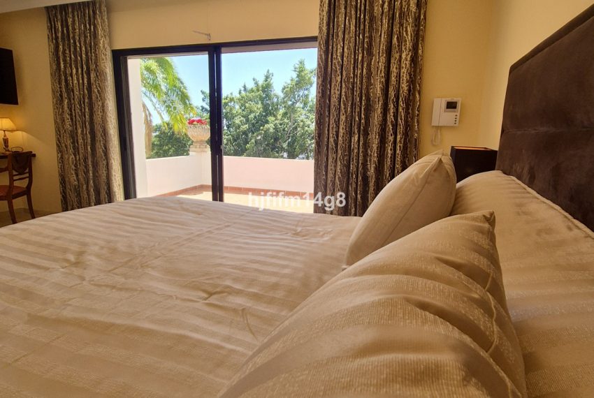 R5044105-Villa-For-Sale-La-Campana-Detached-3-Beds-359-Built-11