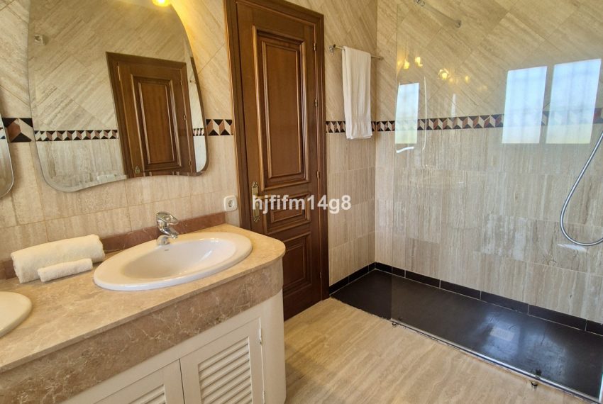 R5044105-Villa-For-Sale-La-Campana-Detached-3-Beds-359-Built-12