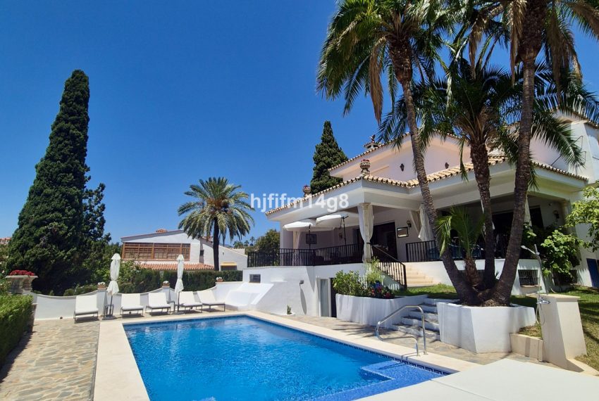 R5044105-Villa-For-Sale-La-Campana-Detached-3-Beds-359-Built