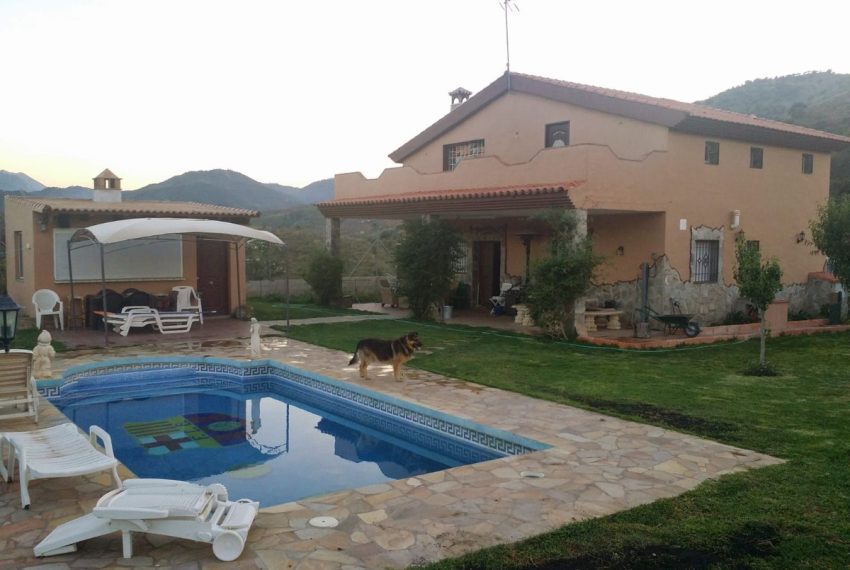 R5044507-Villa-For-Sale-Guaro-Finca-5-Beds-366-Built