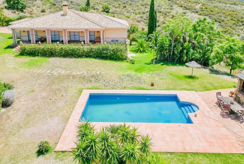 R5045113-Villa-For-Sale-La-Cala-de-Mijas-Detached-3-Beds-380-Built-1