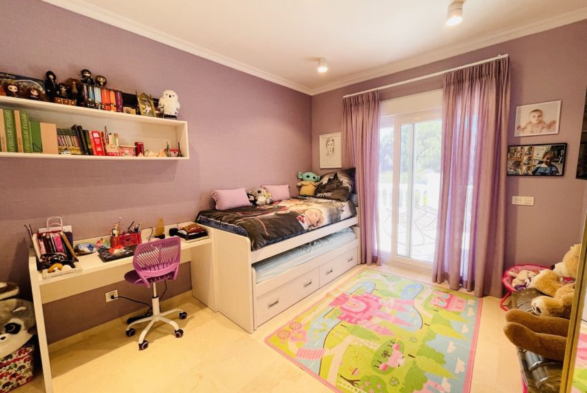 R5045278-Villa-For-Sale-Nagueles-Semi-Detached-5-Beds-344-Built-17