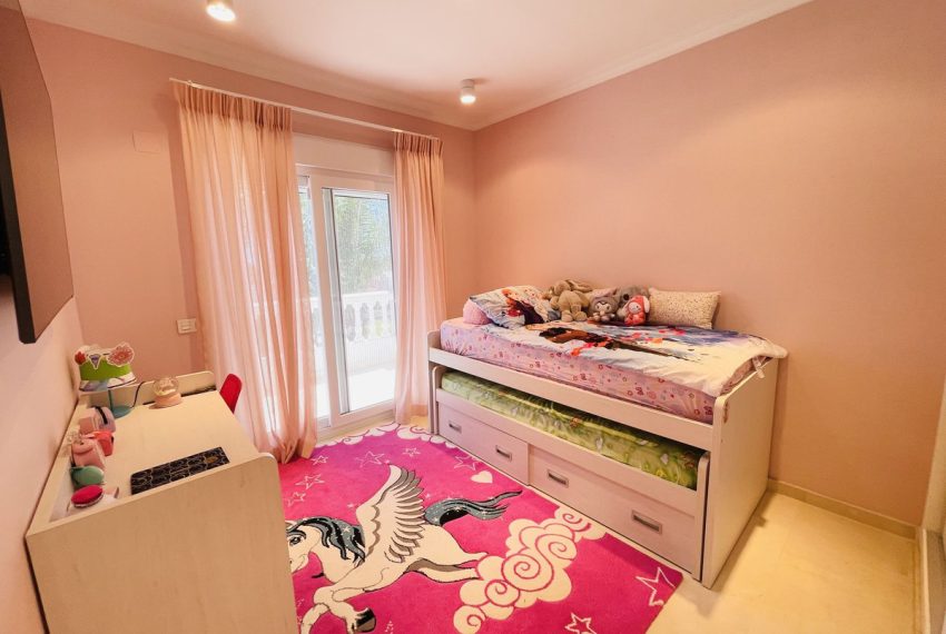 R5045278-Villa-For-Sale-Nagueles-Semi-Detached-5-Beds-344-Built-18